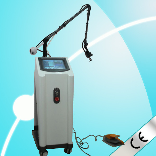 máquina fracionária do laser do CO2 10600nm vertical para o uso do doutor com o laser médico T-RC do CO2